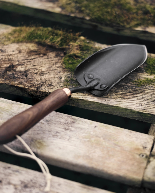 Barebones Garden Trowel, Black