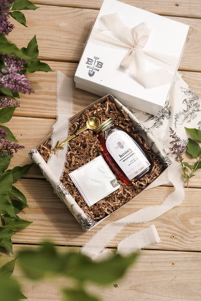 Bee Lovely - Bast Box (SM)