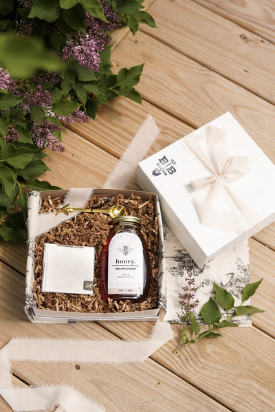 Bee Lovely - Bast Box (SM)