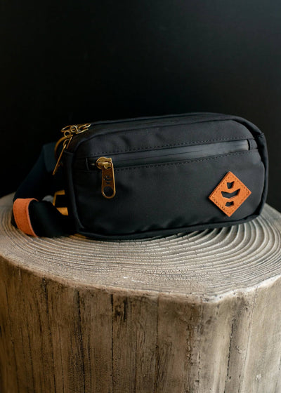 Revelry Companion Crossbody Black
