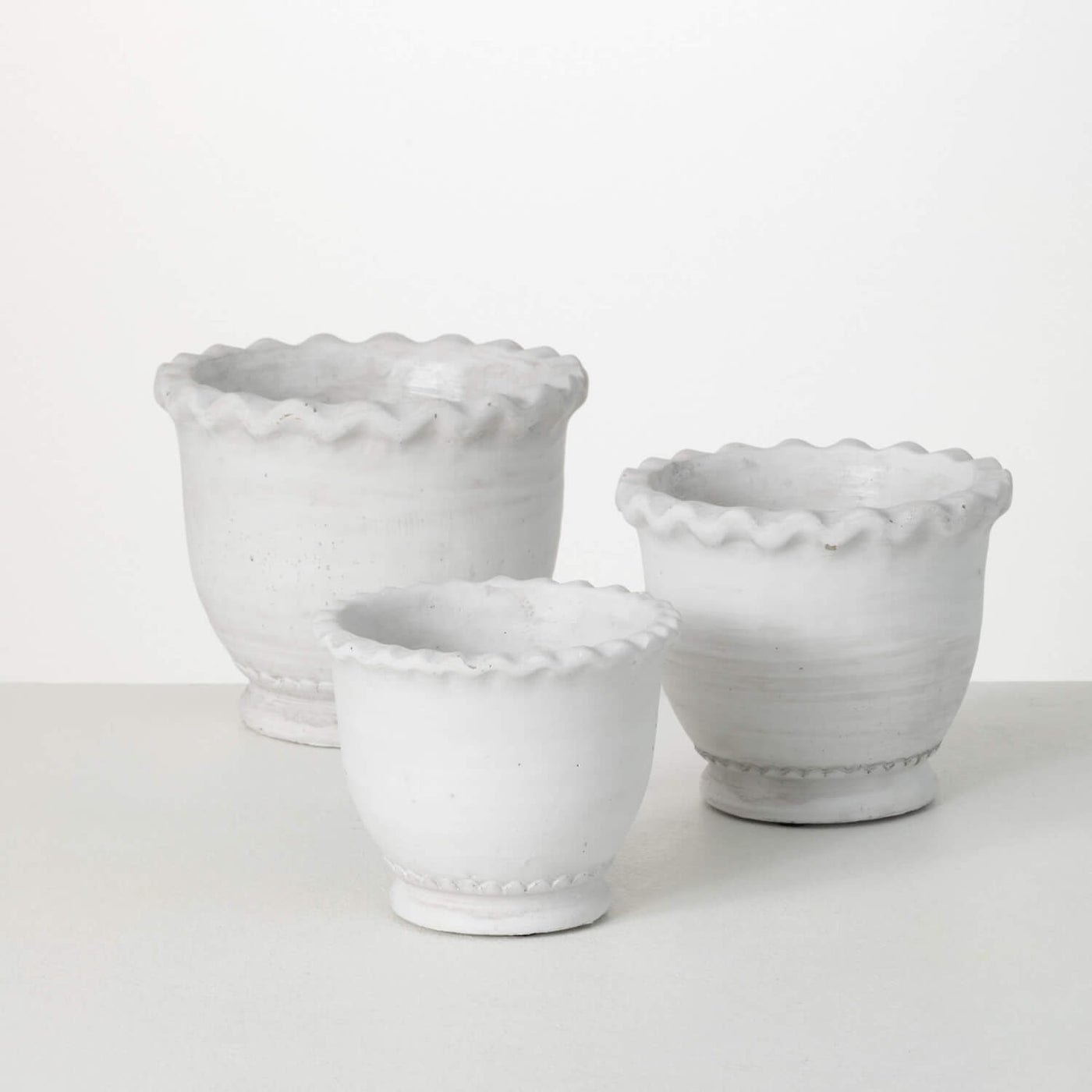 White Scalloped Edge Pot, 6"