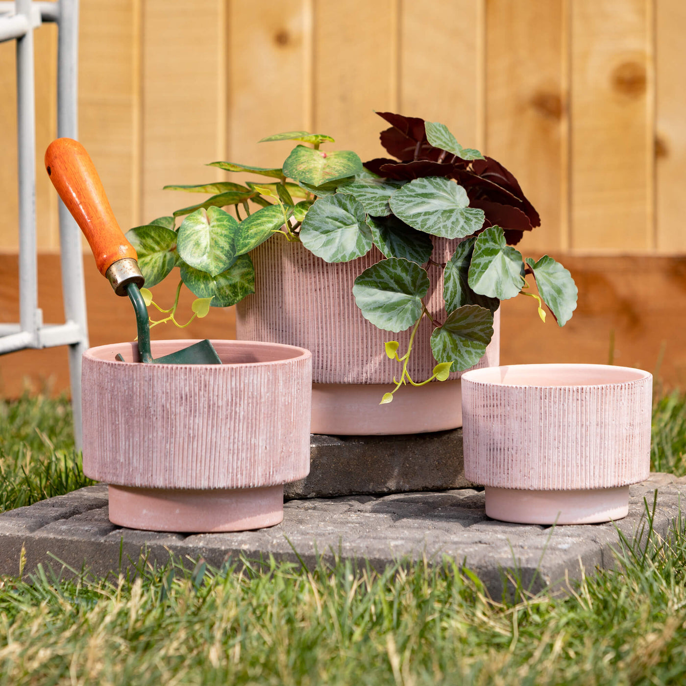 Ribbed Terracotta Footed Planter, 5"